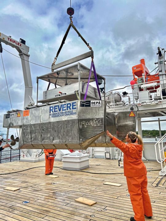 Die Meeresdrohne wird für den Start vorbereitet. (Bild:  Millie Skoglund, Chalmers)