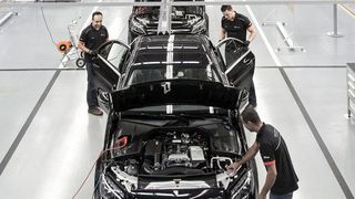 Montage der C-Klasse-Limousine im brasilianischen Iracemápolis. (Foto: Daimler)