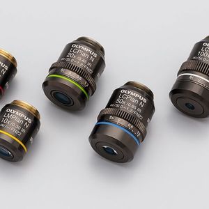 Bild 3: Keine Mikroskopie ohne Optik – das MX-Mikroskop ist hervorragend 
geeignet für UV-Fluoreszenz aber auch Infrarot-Inspektion.