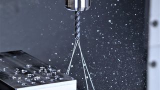 Nicht nur schneller, sondern auch länger, hat Ceratizit den neuen, erstmals 4-schneidigen, Hochvorschubbohrer WTX Hfds gemacht, heißt es. Damit breche er in seiner Klasse alle bisher aufgestellten Performance-Rekorde. (Ceratizit)