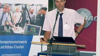 Dr. Uwe Alber ließ bei seinem Vortrag „Innovative Fügetechnologien – Schlüssel zum Karosserieleichtbau – tiefe Einblicke in die Leichtbaustrategie bei der Audi AG zu.Das 7. Ingolstädter Leichtbausymposium befasste sich mit dem Fügen und Verbinden sowie den Chancen, die der konsequente Leichtbau bieten kann. (Bild: Hochschule Landshut)