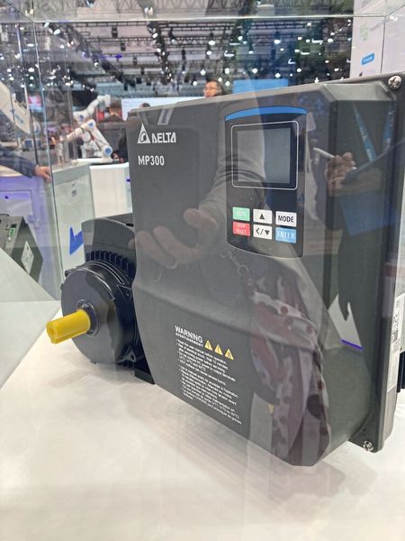 Synchronreluktanzmotor mit Umrichter als Paket von Delta. (Bild: Stefanie Michel)