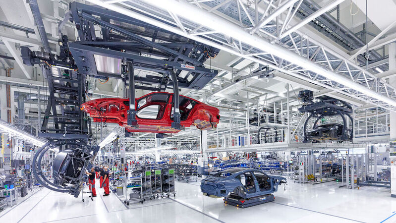 Blick in die Fertigung des Audi E-Tron in den Böllinger Höfen. Es ist eines der Werke, die ausschließlich E-Fahrzeuge fertigen. Alle weiteren Produktionsstandorte des Herstellers ziehen bis 2026 nach.