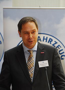 Karl-Sebastian Schulte, ZDH-Geschäftsführer, lobte die Zusammenarbeit mit Volker Kuhn: „Die leisen bedachtvollen Töne erreichen meist mehr als geräuschesvolles Tamtam.“ (Zietz)