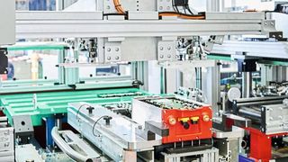 Ausschnitt einer Fertigungslinie für Batteriesysteme bei Voltabox. (Voltabox)