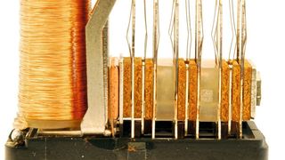 Elektromechanische Relais: Obwohl mehrfach totgesagt, steigen seit der Jahrtausendwende die Anwendungen immens. (©Jean-marc RICHARD - stock.adobe.com)