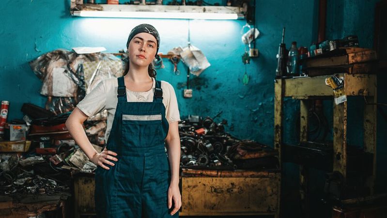 „Kleider machen Leute“ gilt auch für Kfz-Betriebe. Wie diese zu diesem Thema stehen, zeigt ein aktuelle „BIX“-Umfrage. (Bild:  ©_KUBE_ - stock.adobe.com)