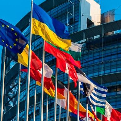 Das EU Parlament hat die Empfehlung von Bernd Lange, dem Vorsitzenden des Handelsausschusses, wahr gemacht und den Zoll-Deal mit den USA eingefroren, bis man weiß, wie es weitergehen soll ... (Bild: EU)