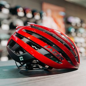 Lazer Sport NV hat sich für das Siemens Xcelerator-Portfolio entschieden, um KinetiCore, die neue, von Lazer Sport entwickelte Technologie zum Schutz vor Rotationsstößen, auf den Markt zu bringen. (Bild:  Lazer Sport NV)