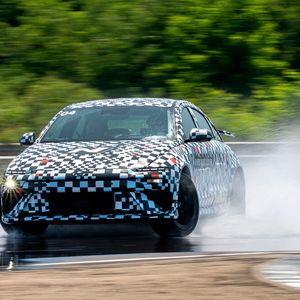 Neu definierte Anlenkpunkte an Fahrwerk und Lenkung sollen die Performance verbessern.(Bild:  Hyundai)