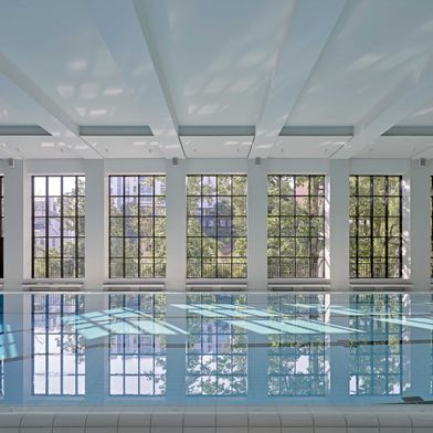 Das Hallenbad Rialto in Basel präsentiert sich nach Abschluss der umfassenden zweijährigen Sanierung in einem vollständig erneuerten und funktional modernisierten Zustand. (Foto: Mark Niedermann)