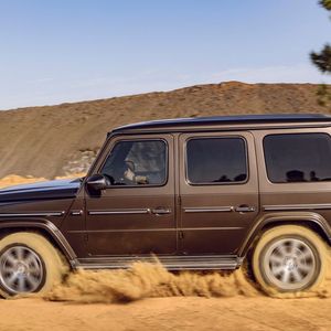 Zwischen den Achsen bietet die G-Klasse jetzt 24,1 Zentimeter Luft zum Boden (plus sechs Millimeter).(Bild:  Mercedes-Benz)