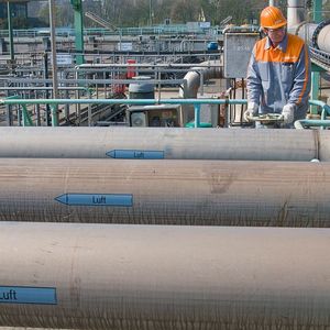 Dank effizienterer Belüftungs- und Pumpentechnik gelang es, den Strombedarf der Klär-
anlage in Krefeld-Uerdingen um 4000 MWh im Jahr zu senken. 