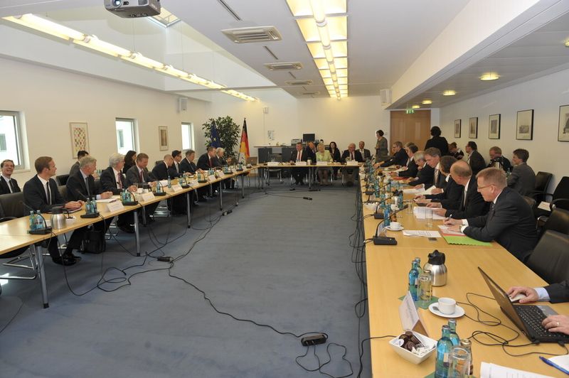 ... dann wurde gearbeitet. (Bild: BMG/Schinkel)