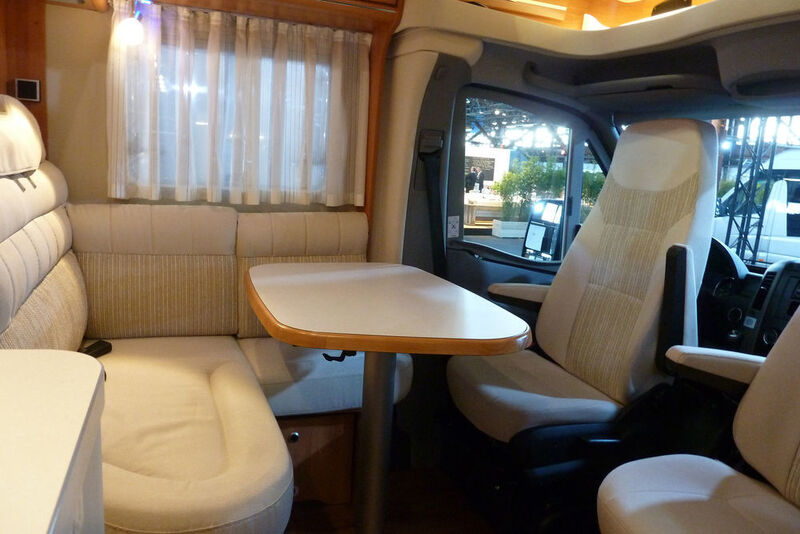 Der Hymer ML-T 580 hat ein Panoramadach über dem Fahrerhaus und als Extra eine Ambiente-Beleuchtung. (Foto: Wolfgang Pester)