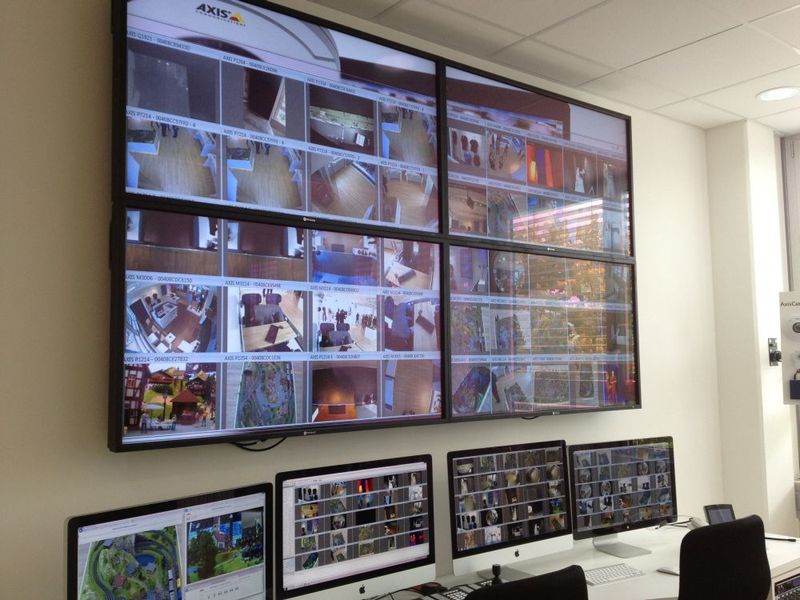 IP-Überwachung wie im Agenten-Thriller kann man im Show-Room bei Axis in Ismaning sehen. (Bild: IT-BUSINESS)