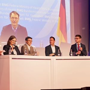 Begleitend zur Messe lief der Messekongress, den Karl Lauterbach (SPD) eröffnete. (©  Daniel George Photography)