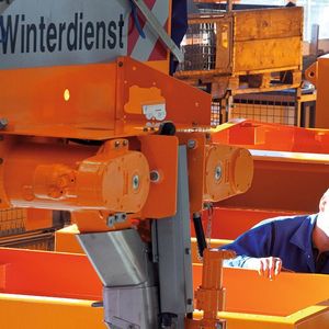 Bild 1: In den bestellarmen Monaten werden Baugruppen vorproduziert, die auftragsbezogen nach dem konkreten Auftragseingang in kürzester Zeit montiert werden können. 