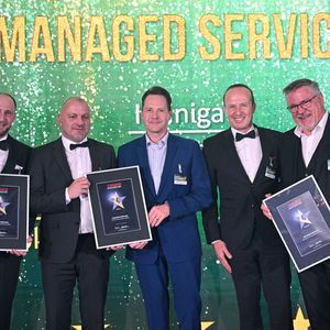 v. l.: Gold gewinnt Elovade (Philip Weber), ebenso Gold geht an Also (Alexander Bruchhage und Markus Hollerbaum), Platin erhält Infinigate (André Stark und Udo Schillings)(Bild:  Vogel IT-Medien)