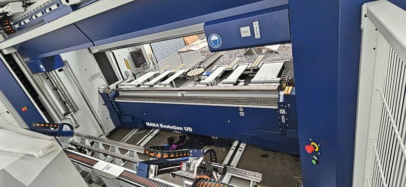 Die Vorderseite der Maschine mit den Werkzeugwechslern. (Bild: FBH Fertigungsbetrieb für Betriebstechnik GmbH)