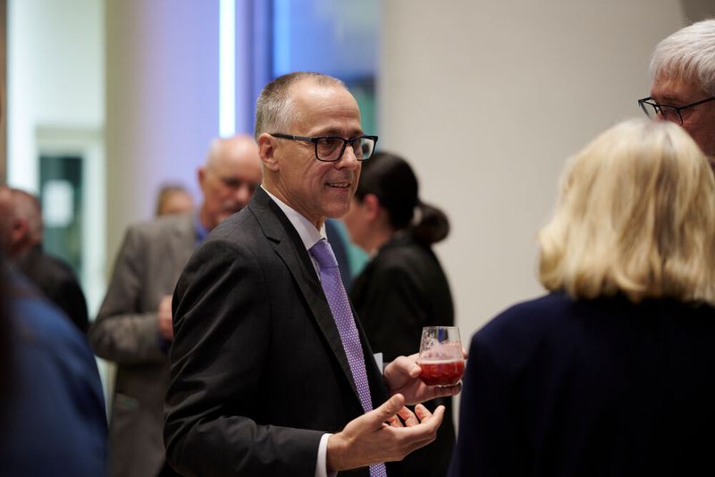 Impressionen vom ELEKTRONIKPRAXIS Frühlingsfest 2023 im Ketterer Kunst mit der Verabschiedung von Johann Wiesböck.  (Bild: © EYE AM CHRIS)