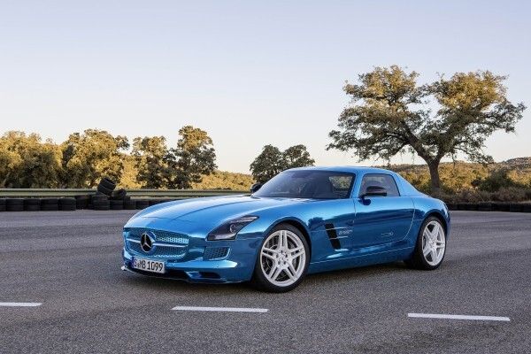 Der Mercedes-Benz SLS AMG Coupé Electric Drive - mit einer Gesamtleistung von 552 kW und einem maximalen Drehmoment von 1000 Nm der stärkste Elektro-Supersportwagen der Welt (Daimler AG)