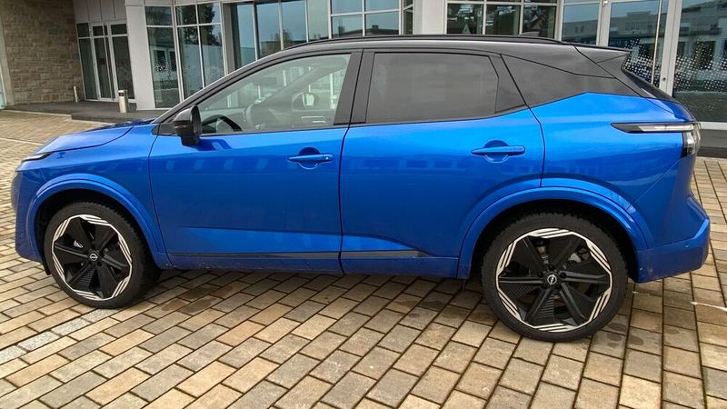 Der Nissan ist mit 4,4 Metern etwas kürzer als der Sportage. Zugleich ist er um einige Millimeter schmaler und flacher. Der Radstand beträgt ebenfalls knapp 2,7 Meter. (Bild: Rosenow – VCG)