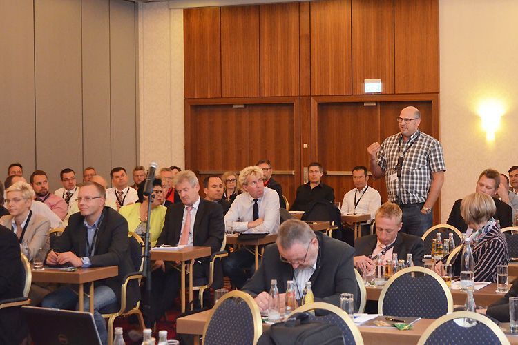 Auf der Jahreshauptversammlung diskutierten die Seat-Partner ihre Kritikpunkte mit den Vertretern des Importeurs.  (Foto: Grimm)