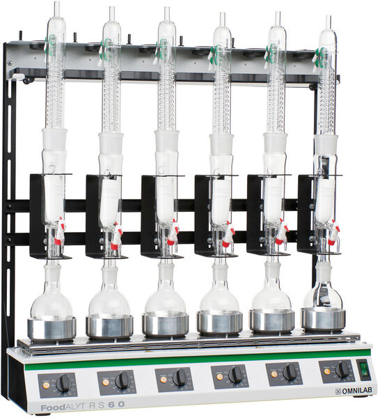 Die Foodalyt RS-Geräte von Omnilab sind in unterschiedlichen Ausführungen erhältlich. Bei den 4-er und 6-er Einheiten verhindert ein zentrales Kühlwassersystem eine Überhitzung der Kühlbrücken. (Omnilab)