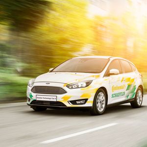 Beim Gasoline Technology Car (GTC II) genannten Fahrzeug wurde die elektrische Maschine zwischen Verbrennungsmotor und Getriebe integriert.
