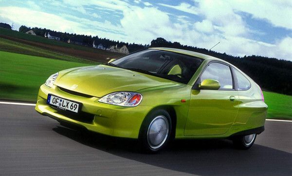 Der Ur-Insight, das erste Hybridfahrzeug auf europäischen Straßen, war seinerzeit das sparsamste benzinbetriebene Auto der Welt (Bild: Honda)