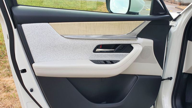 Im Innenraum und in der Tüverkleidung sind hochwertige Materialien verarbeitet. (Bild: Mauritz –»kfz-betrieb«)