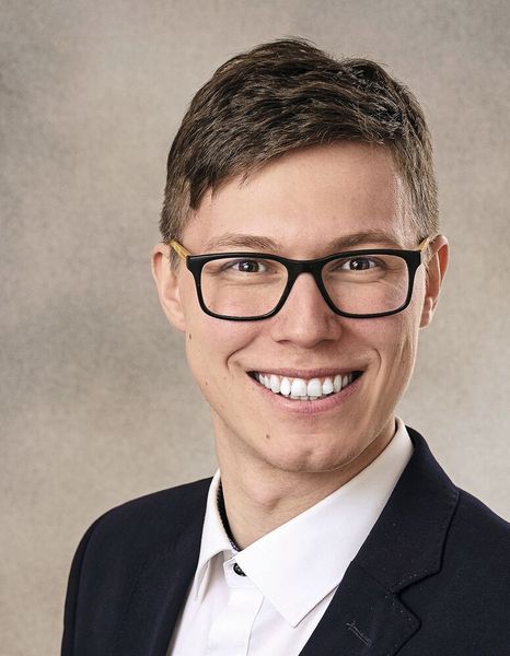 Markus Fenn, Geschäftsführer der Eduart Robotik GmbH sagt: „Die qualitativ hochwertigen Antriebe von Faulhaber haben sich für unsere Roboterlernplattform als optimal erwiesen. Uns begeistert zudem, dass sich mit dem modular aufgebauten Antriebsangebot sehr viele Antriebskombinationen realisieren lassen und wir so auch auf künftige Marktanforderungen flexibel reagieren können.“ (Bild: EduArt)