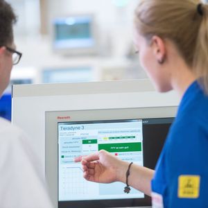 Unterstützt von digitalen Systemen prouziert man eine nahezu unbegrenzte Variantenzahl ohne Rüstzeiten und verbessert dabei kontinuierlich alle Kennzahlen rund um Produktivität, Qualität, Liefertreue und Transparenz. (Bild:  Bosch Rexroth)