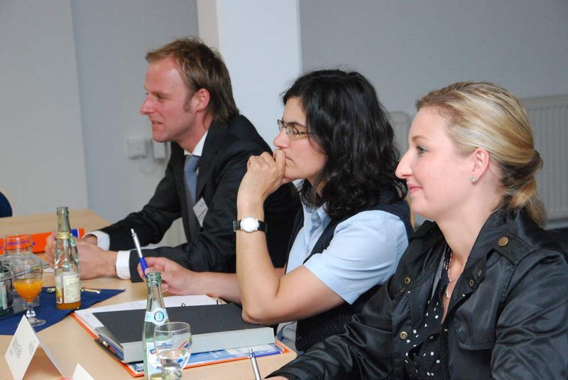 Ebenfalls vor Ort: Jochen Haßdenteufel (Autohaus Kunzmann), Martina Geller (Auto Bach) und Britta Klement (Auto Eder) (Archiv: Vogel Business Media)