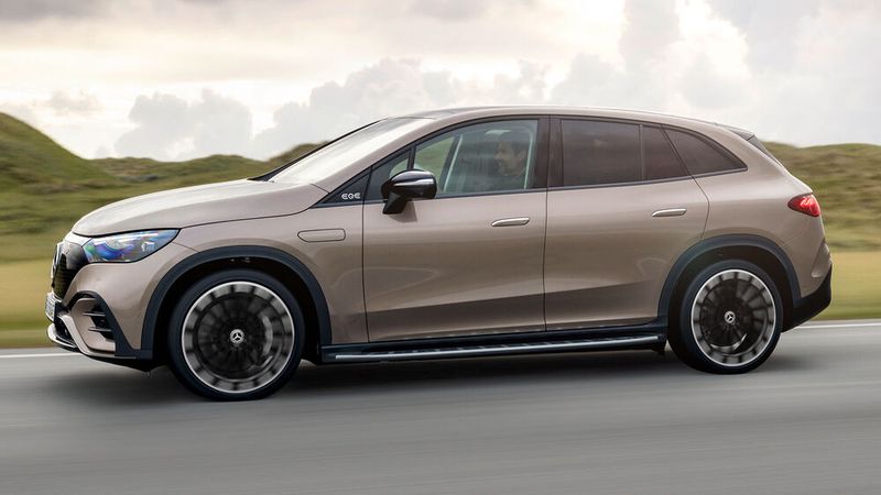 Der Hersteller hat die Länge auf 4,86 Meter gestutzt.  (Bild: Mercedes-Benz)