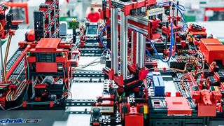 Eine Fabrik im Schreibtischformat: Fischertechnik auf der Hannover Messe. (Jakob Studnar (www.fotostudnar.de)/Fischertechnik)