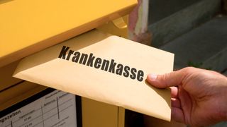 Fünf Beispiele aus dem Alltag von Krankenkassen zeigen, wie Digitalisierung Verwaltungshürden für Mitarbeiter nehmen, Ressourcen einsparen und Mehrarbeit für Kassenpatienten reduzieren kann. (©VRD – stock.adobe.com)