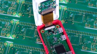 Raspberry Pi Zero W: Der kleinste RPi eignet sich dank Onboard-WLAN bestens für mobile Anwendungen (Bild: raspberrypi.org)