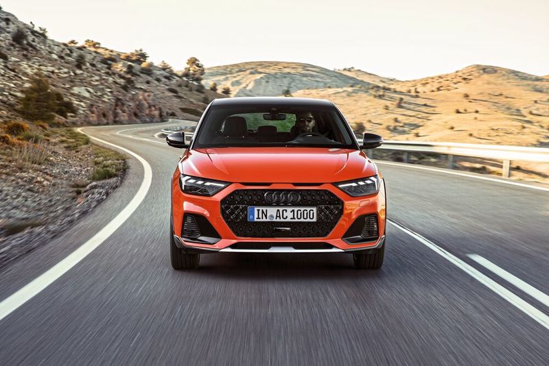 Der Neue fällt durch einen Kühlergrill im Stil der Q-Modelle auf. (Audi)