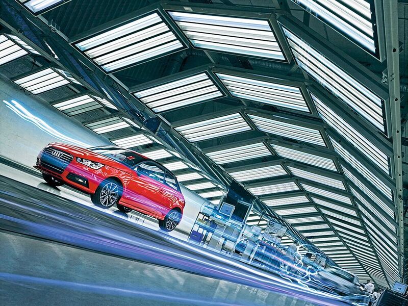 Trotz Fabrik der Zukunft, eines bleibt gleich: Auch die Fahrzeuge im Jahr 2035 werden noch vier Räder besitzen. (Audi)