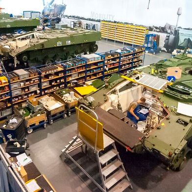 Out of focus? In Germany, the chimneys of the armaments companies are smoking because of the crises in the world, which are creating new threats that need to be guarded against. Billions are flowing. But eastern Germany feels neglected ... (Source: dpa)