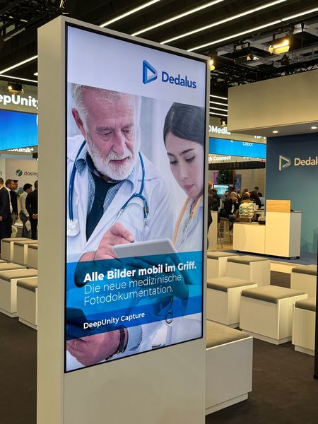 Dedalus hatte drei Messestände, die auch die Partner ... (su)