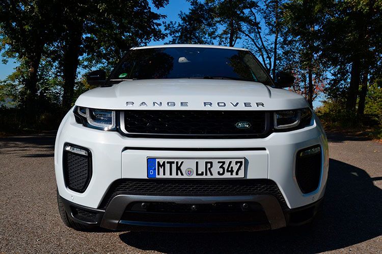 Frische Akzente setzen neue Stoßfänger und Kühlergrilldesigns sowie die optionalen Voll-LED-Scheinwerfer. (Foto: Michel)