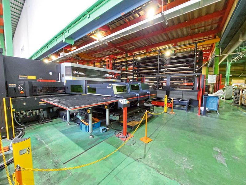 Impressionen von Kanto Seiko: Der mittelständische Auftragsfertiger setzt vollumfänglich auf einen Maschinenpark von Amada. Außerdem fertigt Kanto Seiko Maschineneinhausungen für Amada.  (Bild: VCG/Finus)