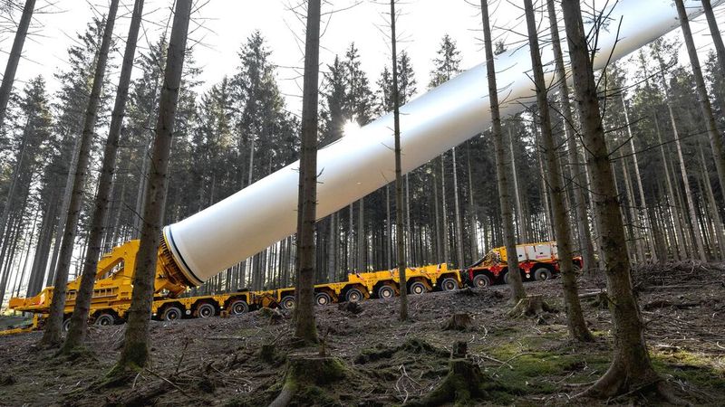 Anspruchsvolle Steigungen inklusive: Innerhalb des Windparks müssen Steigungen von bis zu 16 Prozent bewältigt werden – eine besondere Herausforderung für Transporttechnik und Fahrer. (Bild: TII-Group)