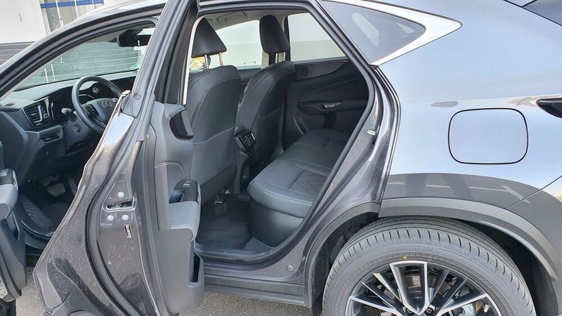 8. Das Raumangebot: Das Raumgefühl für die Frontpassagiere ist luftig. Auch hinten sitzt man selbst auf längeren Strecken durchaus komfortabel.  (Bild: Mauritz/»kfz-betrieb«)