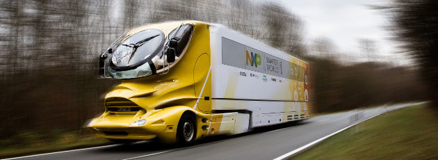 NXP Smarter World Tour: Mit einem 36-Tonner Doppeldecker-Truck fährt NXP in den nächsten Monaten durch Europa, um zusammen mit  Eventpartnern in einer mobilen Ausstellung 138 Vernetzungs- und IoT-Lösungen zu präsentieren. (NXP)