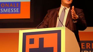 Markus Söder auf der IHM 2019. Nun hat die bayrische Staatsregierung einen Coronavirus-Krisenstab eingerichtet und empfohlen Großveranstaltungen abzusagen – Die Messe in München wurde infolgedessen abgesagt. (Bild: ZDH/Ortrud Stegner)