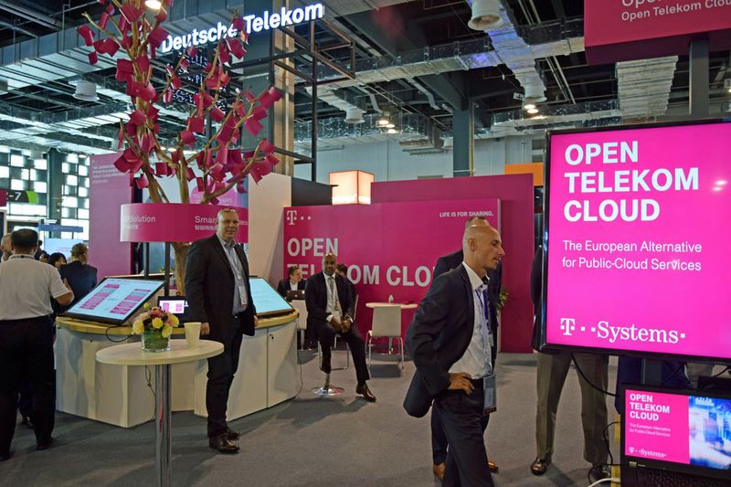 Die Open Telekom Cloud basiert auf Huawei-Technik. Der deutsche Huawei-Partner bot gleich weiteren Partnern wie Cogia (Mitte) Gelegenheit zur Präsentation. (Ludger Schmitz / CC BY 3.0)
